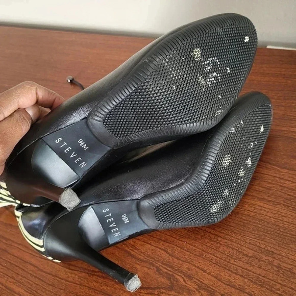 Vintage Steven Steve Madden Black Soft Leather Stilletto Toggle Ankle Boots(9.5) - Picture 8 of 8